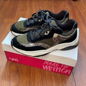Ryka Nova leopard sneakers size 7 like new